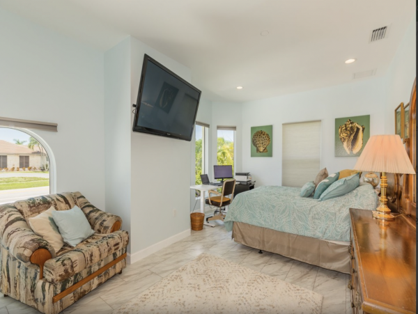 Lovely Canal-Front Vacation Home in Marco Island with Private Pool