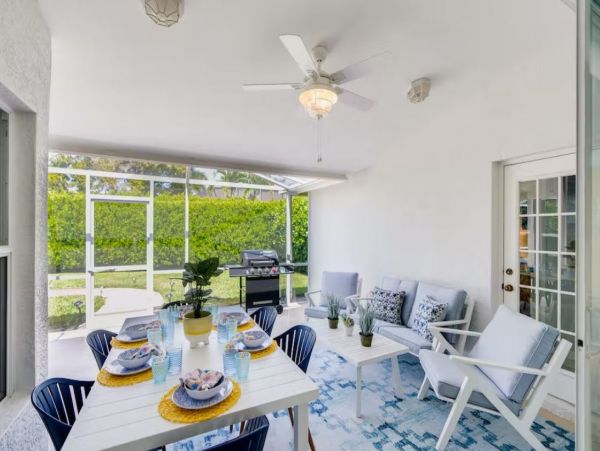 Gorgeous Vacation Home in Naples Sleeps 10 Guests with Pool & Tennis Court