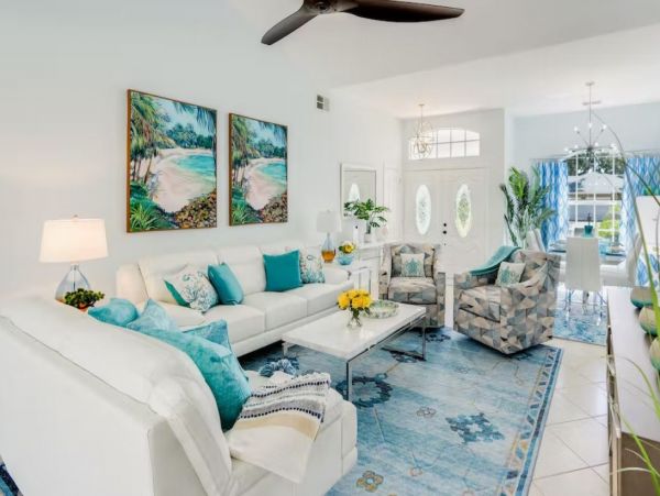 Gorgeous Vacation Home in Naples Sleeps 10 Guests with Pool & Tennis Court