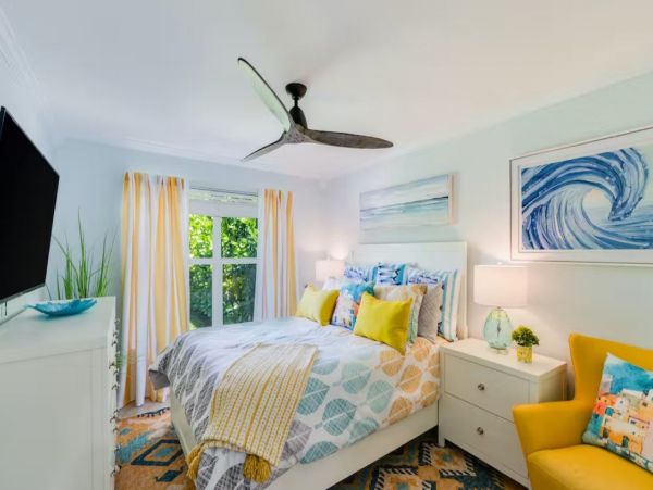 Gorgeous Vacation Home in Naples Sleeps 10 Guests with Pool & Tennis Court