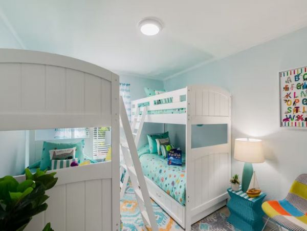 Gorgeous Vacation Home in Naples Sleeps 10 Guests with Pool & Tennis Court