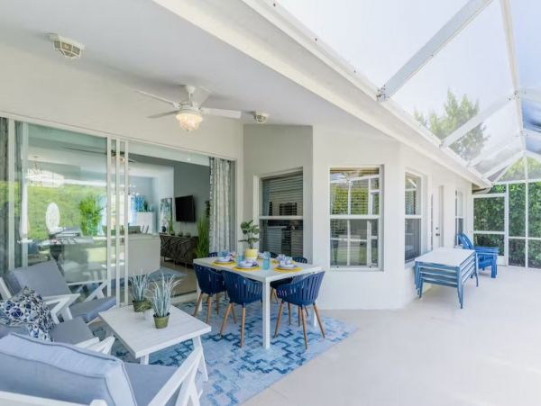 Gorgeous Vacation Home in Naples Sleeps 10 Guests with Pool & Tennis Court