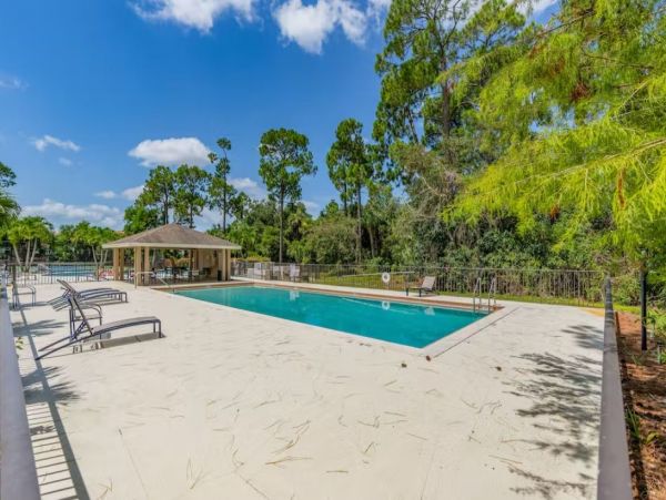 Gorgeous Vacation Home in Naples Sleeps 10 Guests with Pool & Tennis Court