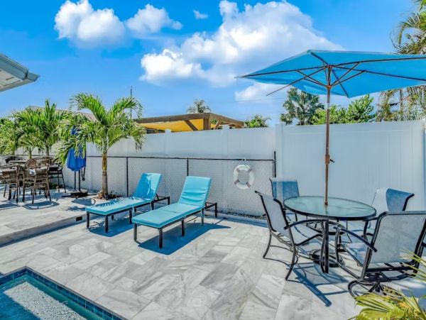 Three Bedroom Vacation Rental Home with Private Pool in Naples