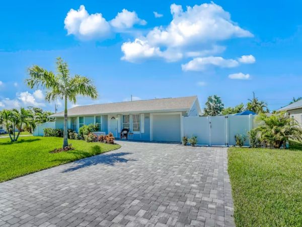 Three Bedroom Vacation Rental Home with Private Pool in Naples