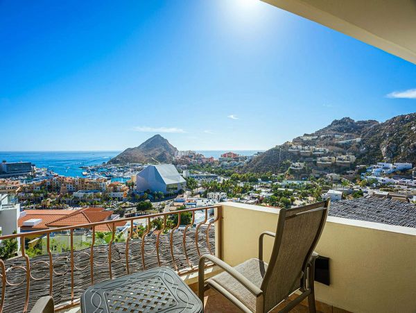 Inspiring Ocean Views, Modern 4 Bedroom Villa with Private Pool in Cabo San Lucas
