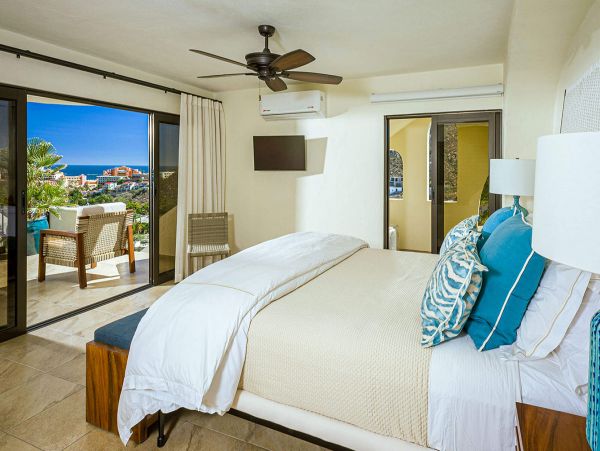 Inspiring Ocean Views, Modern 4 Bedroom Villa with Private Pool in Cabo San Lucas