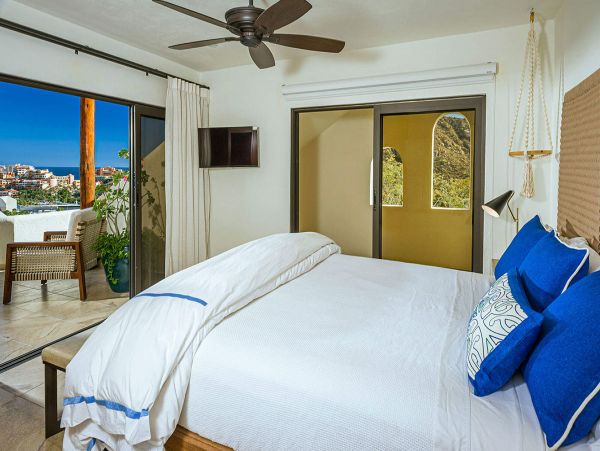 Inspiring Ocean Views, Modern 4 Bedroom Villa with Private Pool in Cabo San Lucas