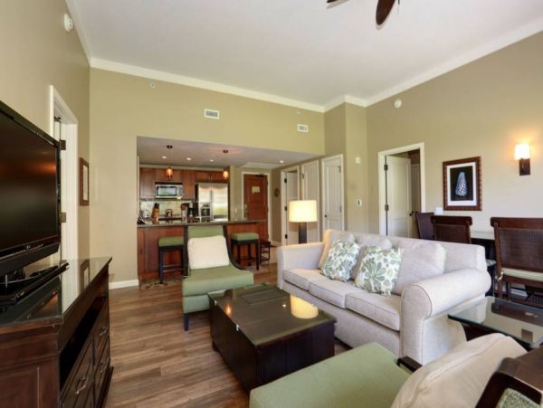 Four Bedroom Vacation Condo in Lahaina Close to Beach