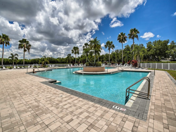 Single Level Bradenton Home with Lanai & Salt Water Pool/Spa