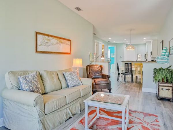 Charming Vacation Duplex Short Walk to Beach  Anna Maria Island