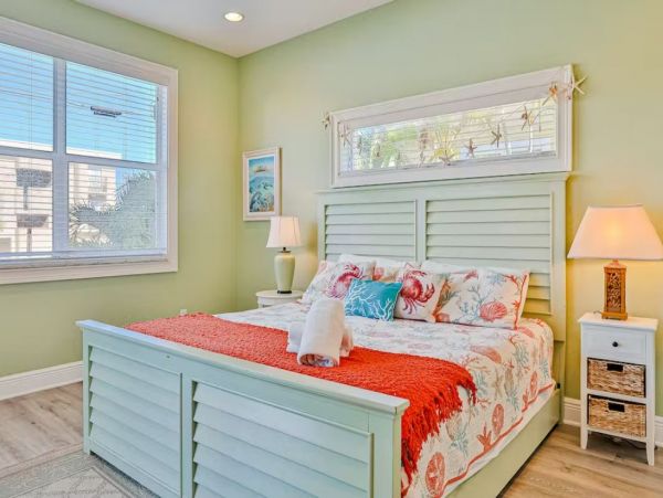 Charming Vacation Duplex Short Walk to Beach  Anna Maria Island
