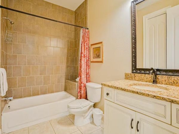 Charming Vacation Duplex Short Walk to Beach  Anna Maria Island