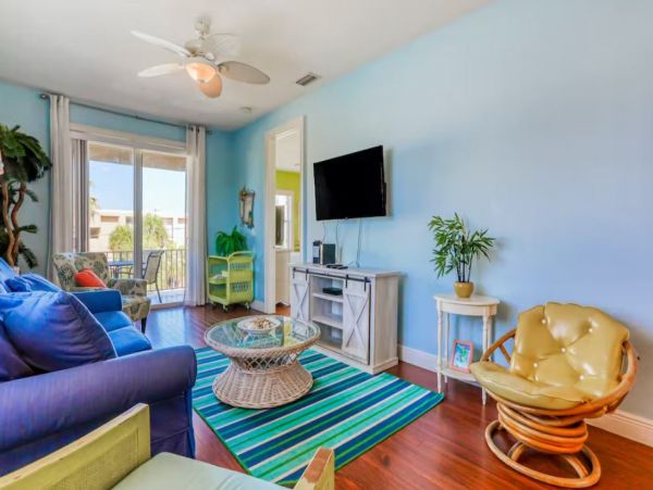 Charming Vacation Duplex Short Walk to Beach  Anna Maria Island