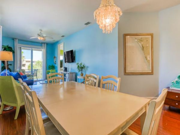 Charming Vacation Duplex Short Walk to Beach  Anna Maria Island