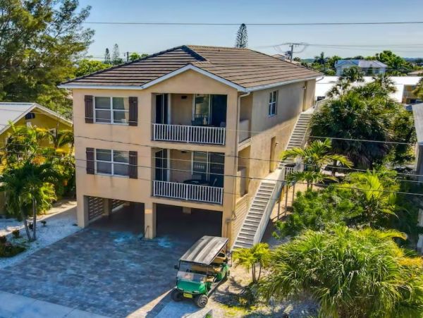 Charming Vacation Duplex Short Walk to Beach  Anna Maria Island
