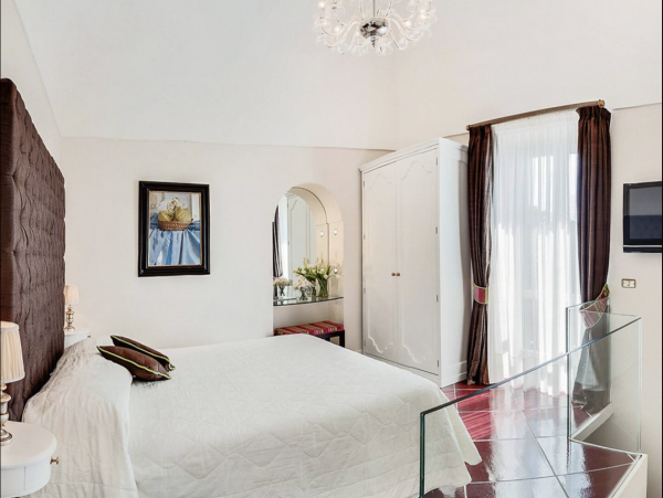 Magnificent Luxury 4/5 Bedroom Villa Sea views