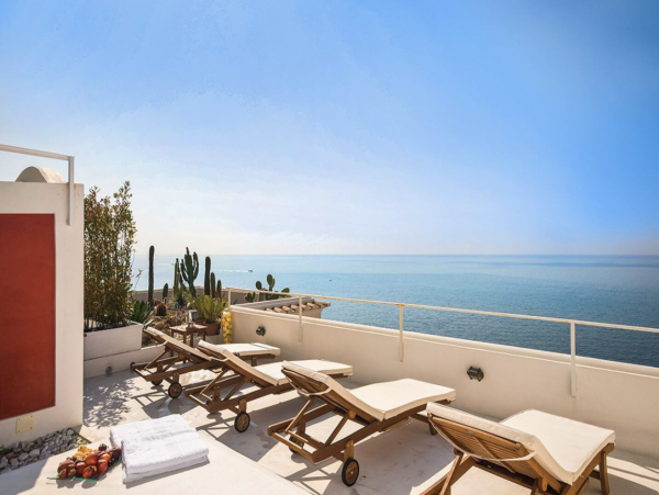 Magnificent Luxury 4/5 Bedroom Villa Sea views