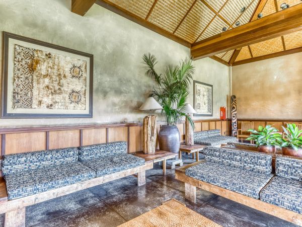 Lahaina Vacation Condo One Bedroom Walk to Beach