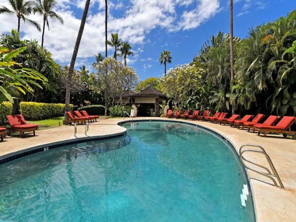 Lahaina Vacation Condo One Bedroom Walk to Beach
