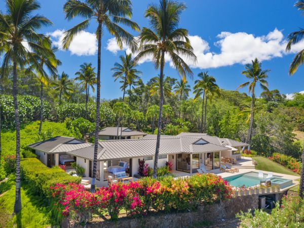 Luxury Four Bedroom Home with Ocean Views, Private Pool & Spa