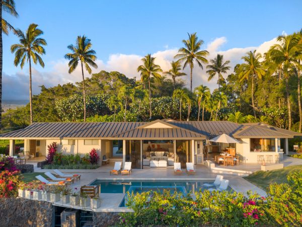 Luxury Four Bedroom Home with Ocean Views, Private Pool & Spa