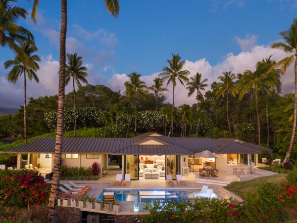 Luxury Four Bedroom Home with Ocean Views, Private Pool & Spa
