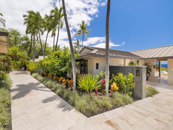 Luxury Four Bedroom Home with Ocean Views, Private Pool & Spa
