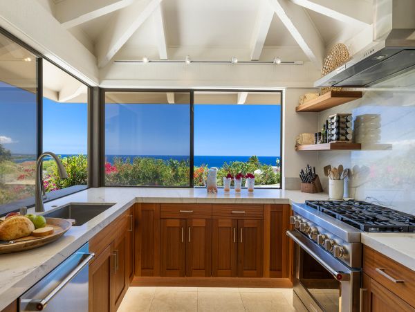 Luxury Four Bedroom Home with Ocean Views, Private Pool & Spa