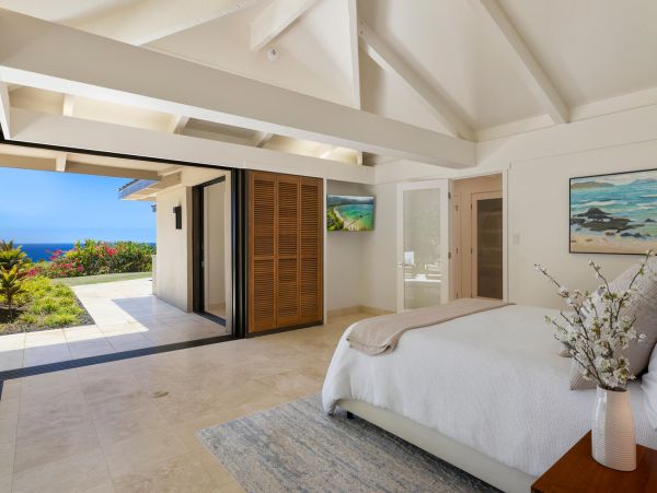 Luxury Four Bedroom Home with Ocean Views, Private Pool & Spa