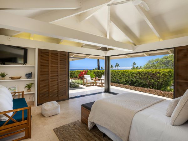 Luxury Four Bedroom Home with Ocean Views, Private Pool & Spa