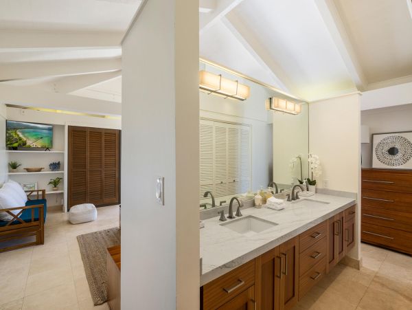 Luxury Four Bedroom Home with Ocean Views, Private Pool & Spa