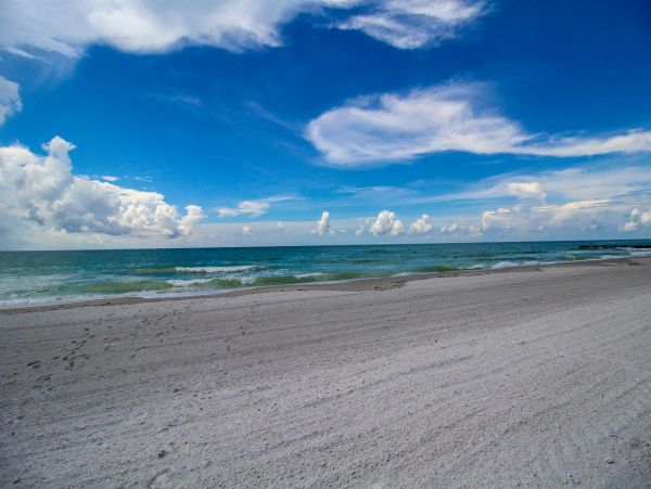 Charming Vacation Condo Close to Beach in Longboat Key