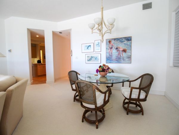 Charming Vacation Condo Close to Beach in Longboat Key