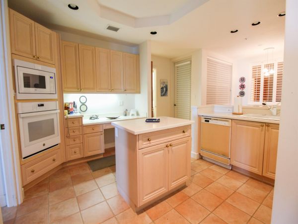 Charming Vacation Condo Close to Beach in Longboat Key