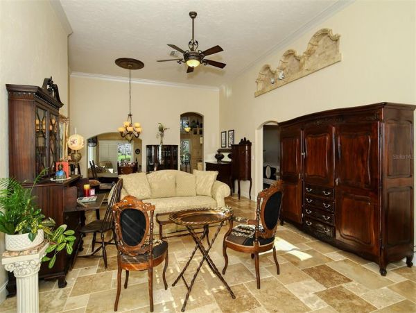 Lakefront Gorgeous Vacation Villa in Sarasota