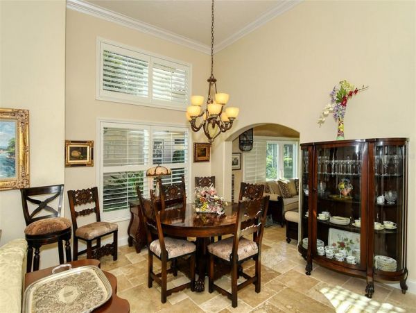 Lakefront Gorgeous Vacation Villa in Sarasota