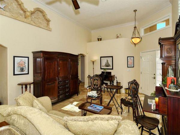 Lakefront Gorgeous Vacation Villa in Sarasota
