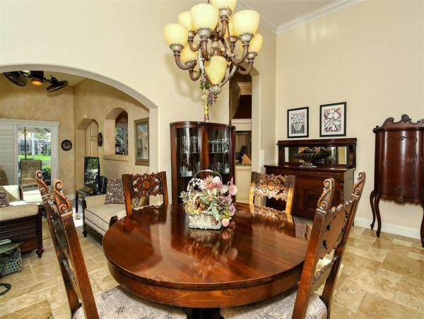 Lakefront Gorgeous Vacation Villa in Sarasota