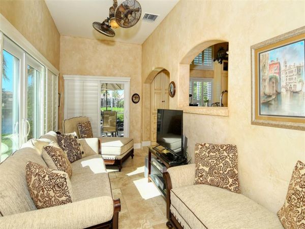 Lakefront Gorgeous Vacation Villa in Sarasota