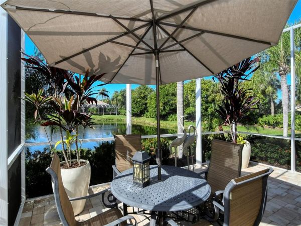 Lakefront Gorgeous Vacation Villa in Sarasota