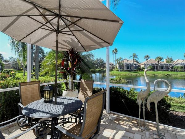 Lakefront Gorgeous Vacation Villa in Sarasota