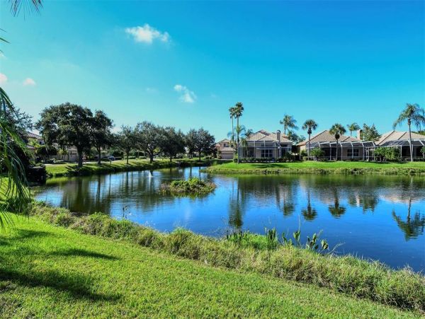 Lakefront Gorgeous Vacation Villa in Sarasota