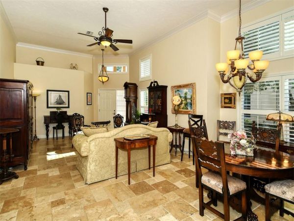 Lakefront Gorgeous Vacation Villa in Sarasota