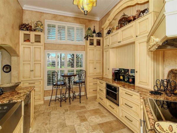 Lakefront Gorgeous Vacation Villa in Sarasota
