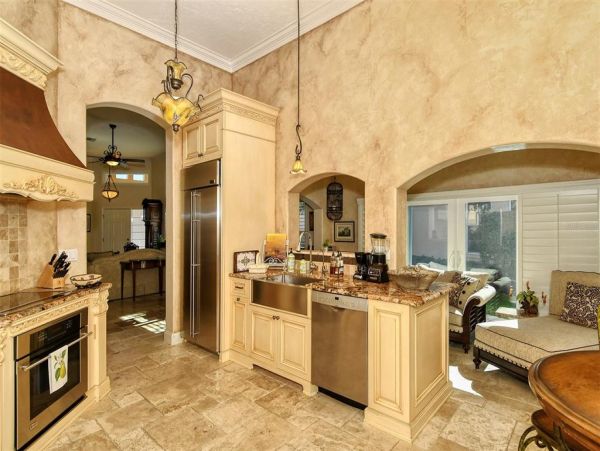 Lakefront Gorgeous Vacation Villa in Sarasota