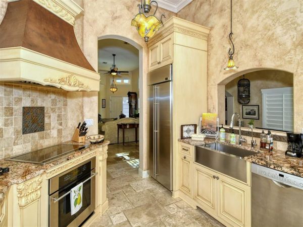 Lakefront Gorgeous Vacation Villa in Sarasota