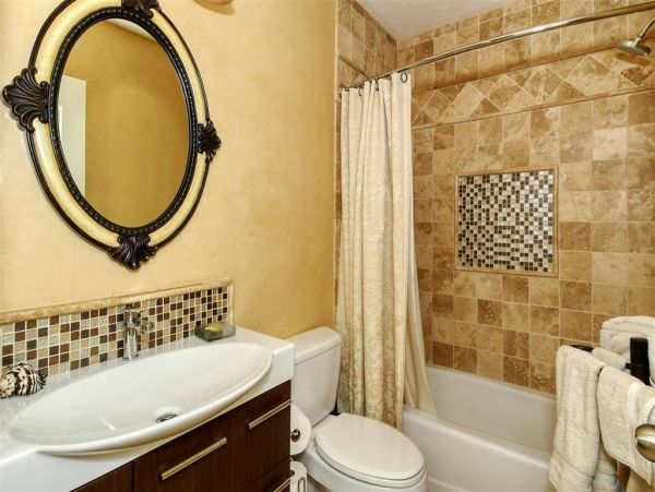 Lakefront Gorgeous Vacation Villa in Sarasota