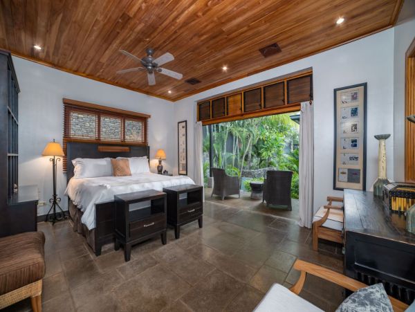 Luxurious Oceanfront Vacation Villa in Costa Rica