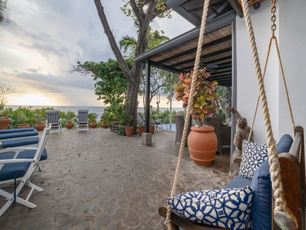 Luxurious Oceanfront Vacation Villa in Costa Rica